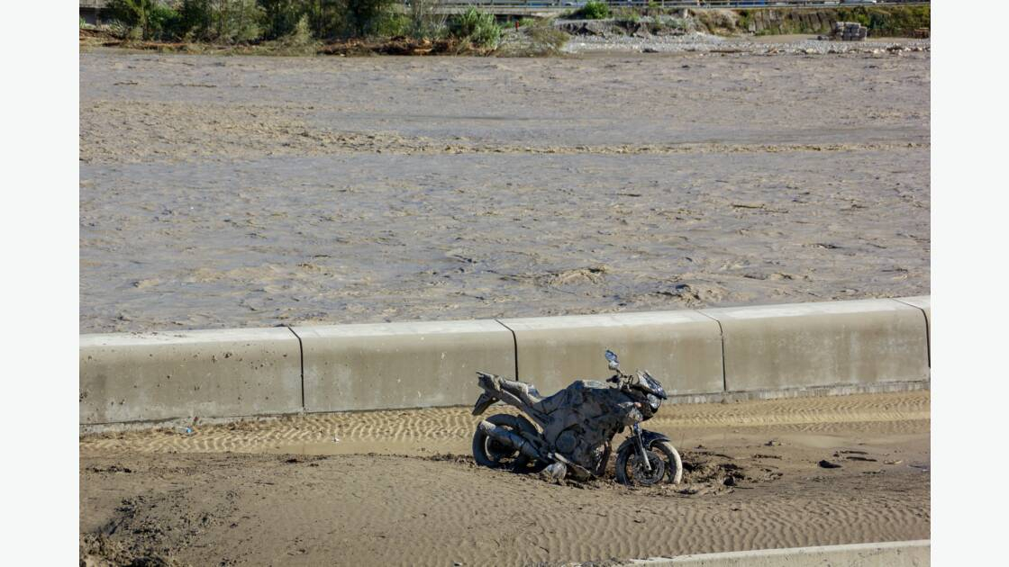 " Vestiges de la tempête Alex à Nice " par Frédéric Ameye.